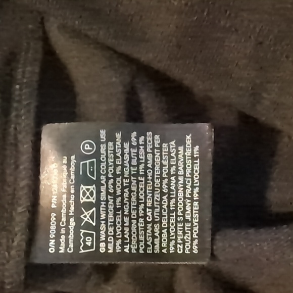 H&M Men's Wool Blend Black Short Sleeve Tee - Picture 3 of 3